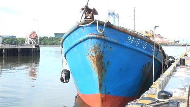 Vùng Cảnh sát biển 3 bắt giữ tàu chở 60.000 lít dầu không rõ nguồn gốc ảnh 1