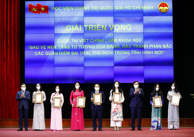 Trao giải cuộc thi viết về bảo vệ nền tảng tư tưởng của Đảng ảnh 2