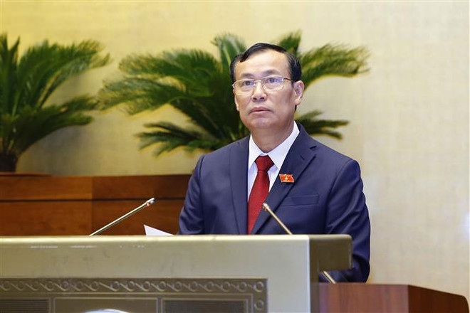 Chủ nhiệm Ủy ban Quốc phòng và An ninh của Quốc hội Lê Tấn Tới trình bày Báo cáo thẩm tra về dự án Luật Cảnh sát cơ động. (Ảnh: Doãn Tấn/TTXVN) Họp Quốc hội: Đề xuất bổ sung 2 quyền hạn mới cho cảnh sát cơ động ảnh 1