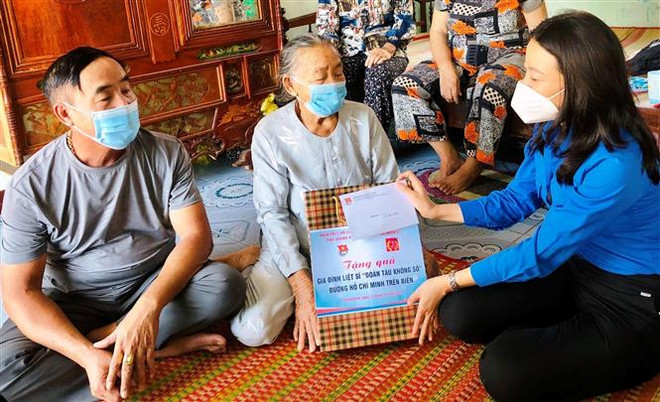 Quảng Bình tri ân gia đình liệt sỹ, cựu chiến binh 'Đoàn tàu không số' ảnh 1