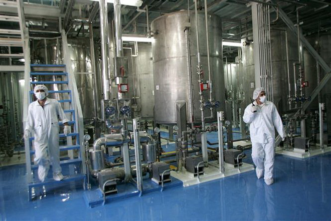 Bên trong một cơ sở làm giàu urani ở Iran. (Ảnh: AFP/TTXVN) Giám đốc AEOI: Iran bắt đầu làm giàu urani ở tầng thứ ba ảnh 1