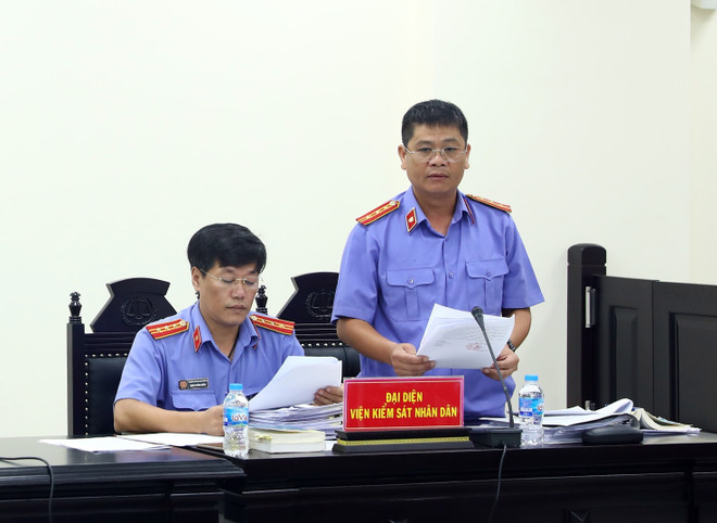 Hà Nội: Xét xử vụ đóng đinh vào đầu cháu bé 3 tuổi ở Thạch Thất ảnh 3