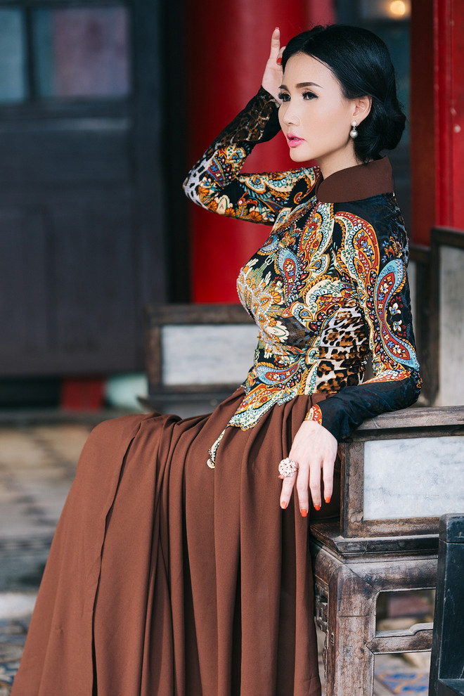 Hoa hậu quý bà Sương Đặng khoe “eo con kiến” bên nhà cổ Hội An ảnh 6