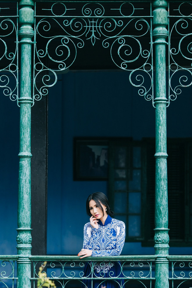 Hoa hậu quý bà Sương Đặng khoe “eo con kiến” bên nhà cổ Hội An ảnh 2