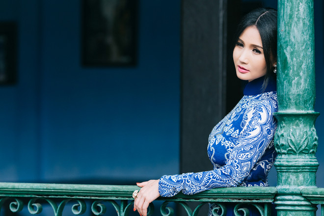 Hoa hậu quý bà Sương Đặng khoe “eo con kiến” bên nhà cổ Hội An ảnh 1