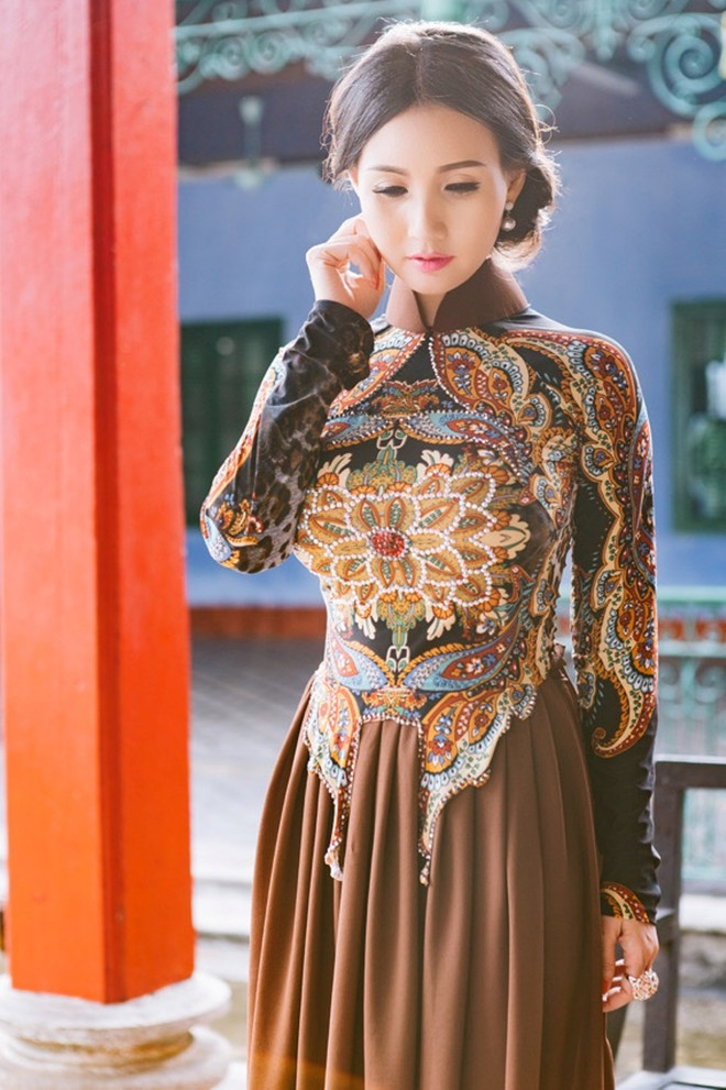 Hoa hậu quý bà Sương Đặng khoe “eo con kiến” bên nhà cổ Hội An ảnh 5