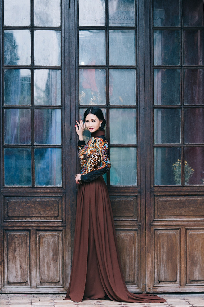 Hoa hậu quý bà Sương Đặng khoe “eo con kiến” bên nhà cổ Hội An ảnh 4