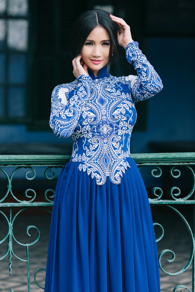 Hoa hậu quý bà Sương Đặng khoe “eo con kiến” bên nhà cổ Hội An ảnh 3