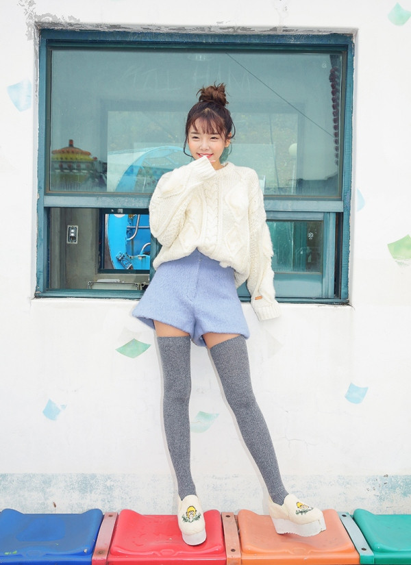 Ba kiểu tất "nhất định phải có" trong tủ đồ của phái đẹp ảnh 9