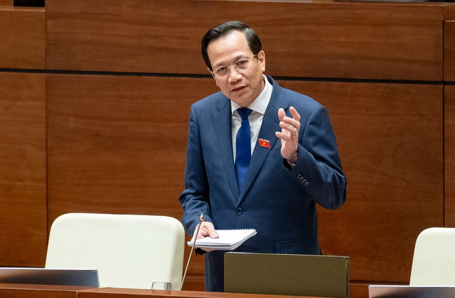 Bộ trưởng Bộ Lao động, Thương binh và Xã hội Đào Ngọc Dung giải trình, làm rõ một số vấn đề đại biểu Quốc hội nêu. (Ảnh: An Đăng/TTXVN) ttxvn_bo truong dao ngoc dung.jpg