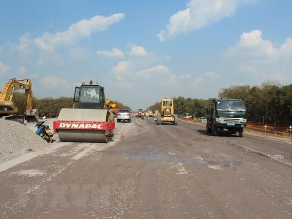 Gấp rút bàn giao mặt bằng cho dự án đường cao tốc Cam Lộ-La Sơn ảnh 1