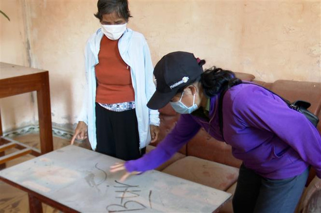 Quảng Bình: Bức xúc vì ô nhiễm, người dân chặn cổng 3 nhà máy ximăng ảnh 1