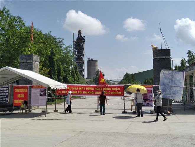 Quảng Bình: Bức xúc vì ô nhiễm, người dân chặn cổng 3 nhà máy ximăng ảnh 2