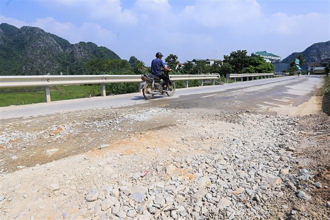 Hòa Bình: Người dân bức xúc vì xe tải chở đất sét gây ô nhiễm ảnh 3