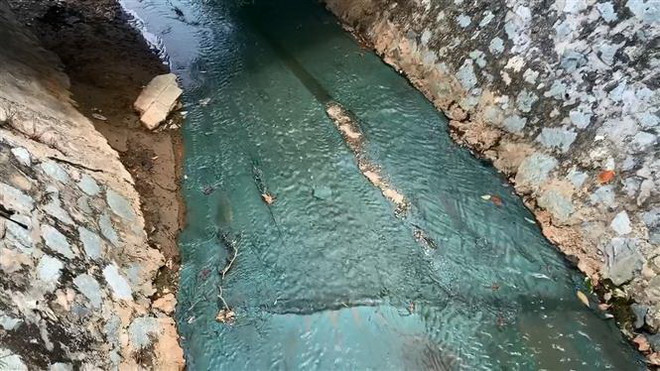 Xử phạt 5 doanh nghiệp, cơ sở sản xuất khiến nước suối đổi màu ảnh 1