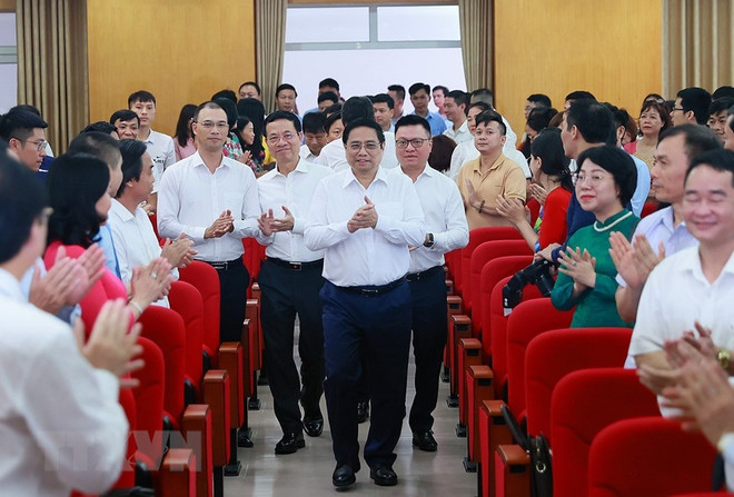 Thủ tướng Phạm Minh Chính đến thăm và làm việc với Hội Nhà báo Việt Nam. (Ảnh: Dương Giang/TTXVN) Báo chí tập trung phát hiện những vấn đề nóng, nhạy cảm, mới xuất hiện ảnh 1
