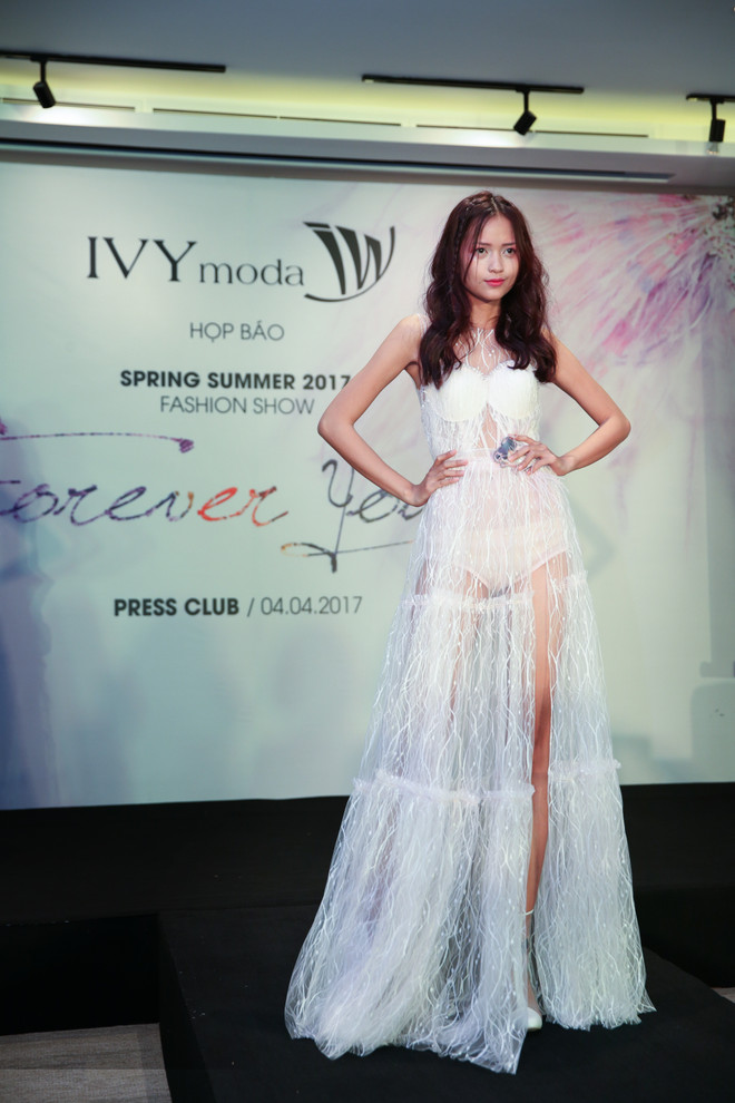 Cuộc chơi đầy ngẫu hứng giữa chất liệu và sắc màu của IVY moda ảnh 6