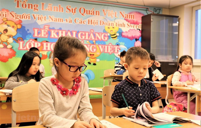 Lớp học Tiếng Việt ở Ekaterinburg, Liên bang Nga. (Ảnh: Vietnam+) Đề xuất ngày tôn vinh tiếng Việt, tiến cử sứ giả về ngôn ngữ ảnh 1