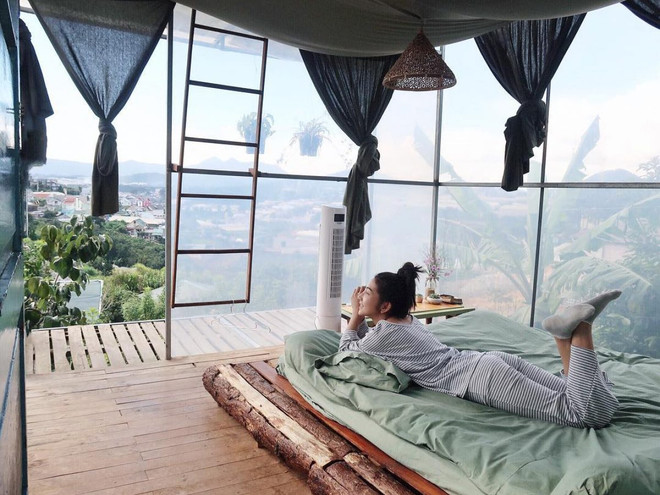 Du khách tạm rời xa những xô bồ thành thị để hòa mình vào không khí yên bình của điểm đến. (Ảnh: CTV/Vienam+) Ảnh_Du lịch ngủ 3.jpg