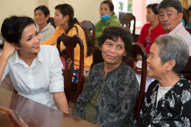 Dàn người đẹp Hoa hậu Hoàn vũ chia sẻ 'Xuân yêu thương, Tết an lành' ảnh 6