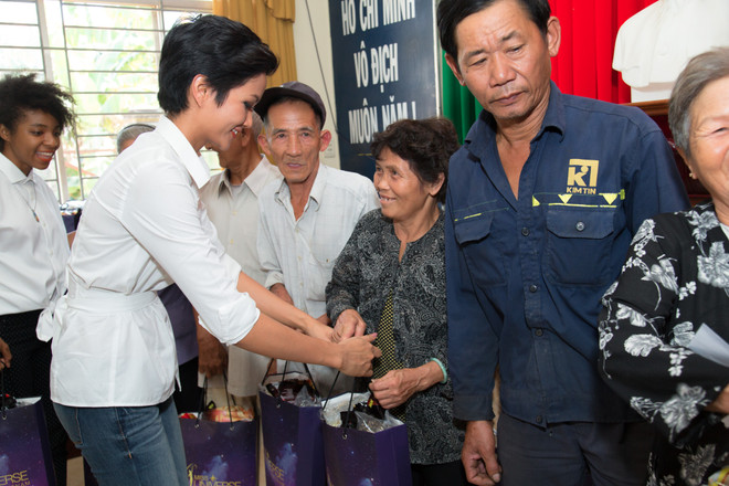 Dàn người đẹp Hoa hậu Hoàn vũ chia sẻ 'Xuân yêu thương, Tết an lành' ảnh 8