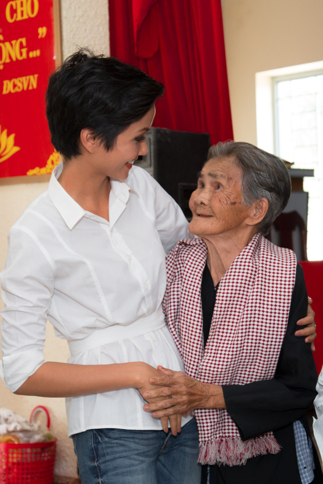 Dàn người đẹp Hoa hậu Hoàn vũ chia sẻ 'Xuân yêu thương, Tết an lành' ảnh 11