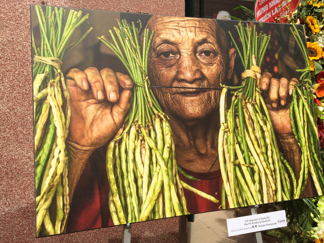 Nhiếp ảnh gia Pháp khám phá “Vẻ đẹp không tuổi” phụ nữ Việt Nam ảnh 1