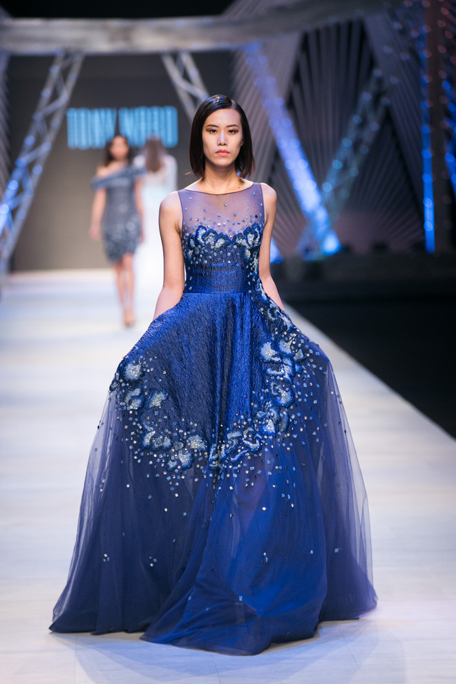 Quyền lực phái đẹp trong bộ sưu tập Houte Couture của Tony Ward ảnh 2
