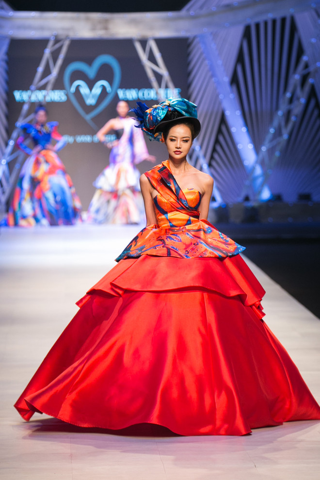 Cả đại dương dậy sóng trên sàn diễn bộ sưu tập “Sea Life” ảnh 2