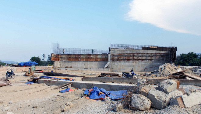 Bình Định: Bị nứt nhà, người dân ngăn cản thi công quốc lộ 19 ảnh 1