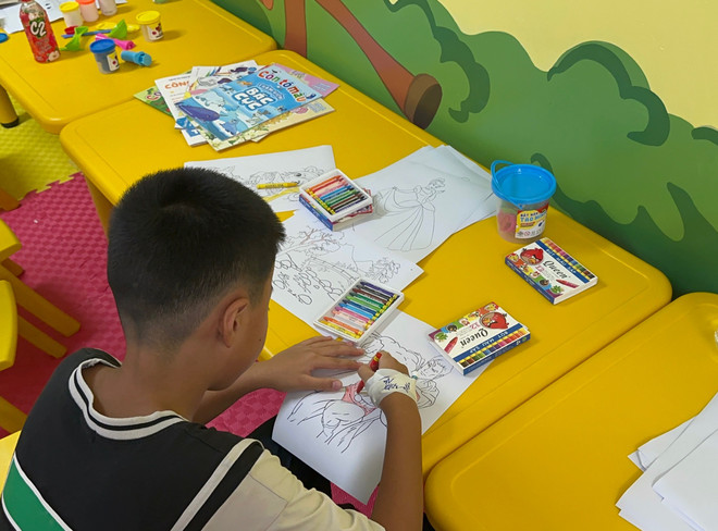 Hoa hậu Thùy Tiên sẽ xây khu vui chơi cho bệnh nhi cả nước ảnh 1