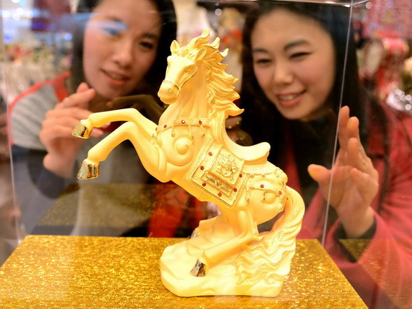 Vàng có tuần tăng giá mạnh nhất trong sáu tháng qua ảnh 1