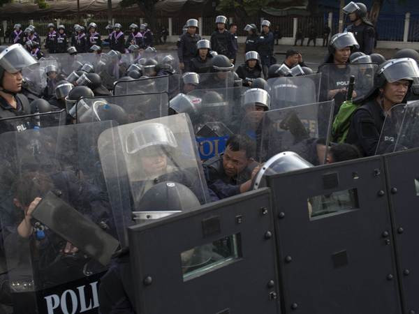 Đàm phán giữa cảnh sát Thái và phe biểu tình thất bại ảnh 1