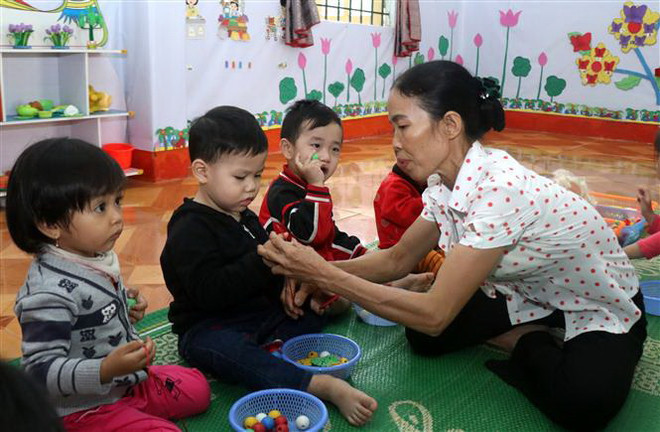 Người mẹ hiền của nhiều em nhỏ người Mông trên đỉnh Sảng Pả ảnh 1