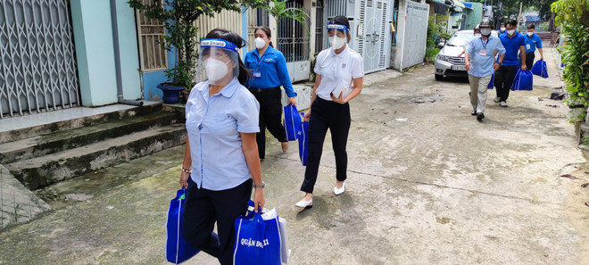 Giữa giai đoạn giãn cách, Masterise Group vẫn không ngần ngại cùng Thanh niên Tình nguyện len lỏi vào từng hẻm nhỏ TPHCM, hỗ trợ chi phí sinh hoạt và thuê nhà. Hành trình kiến tạo tương lai tươi sáng vì cộng đồng tại Masterise ảnh 5