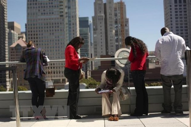 Người lao động Mỹ đứng trước lựa chọn giữa sức khỏe và thu nhập ảnh 1