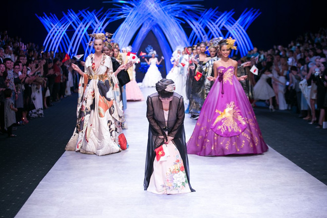 Năm nhà thiết kế lừng danh “đổ bộ” tuần thời trang tại Việt Nam ảnh 1