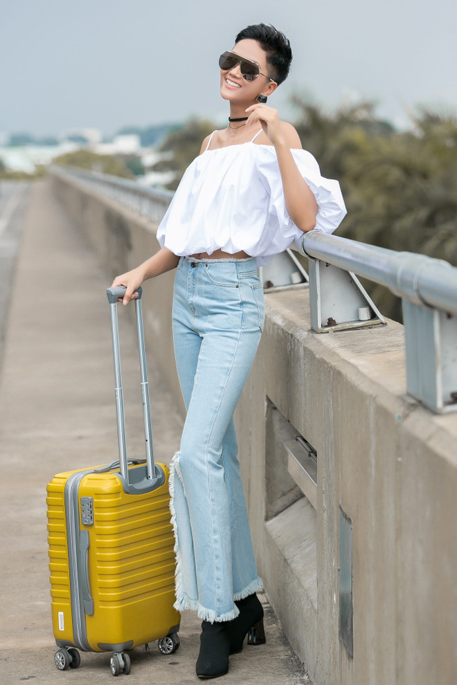 Phong cách jeans trẻ trung của H’Hen Niê trước chuyến đi New Zealand ảnh 5