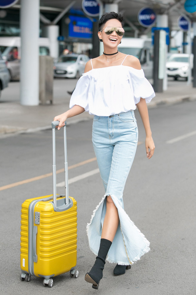 Phong cách jeans trẻ trung của H’Hen Niê trước chuyến đi New Zealand ảnh 4