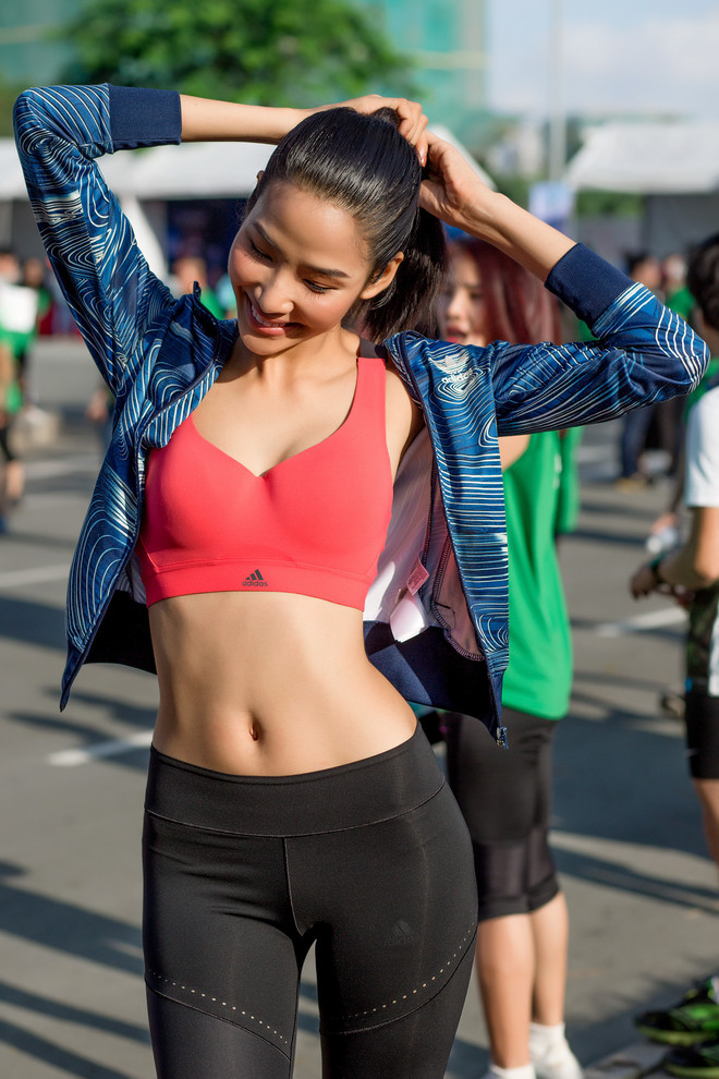 Á hậu Hoàng Thùy vừa chạy bộ vừa ‘khoe’ khả năng tiếng Anh chuẩn ảnh 7