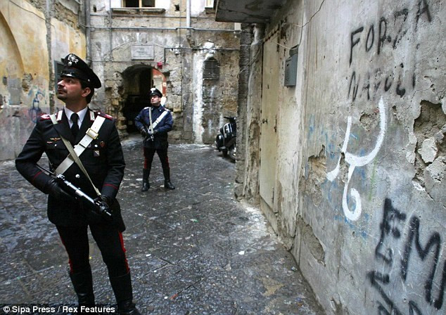 Cảnh sát Italy bắt giữ hơn 100 đối tượng có liên hệ với mafia ảnh 1