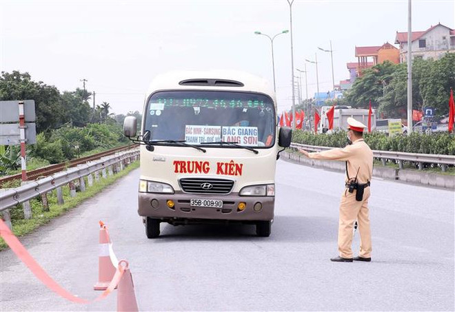 Đảm bảo trật tự giao thông khi người dân trở về sau kỳ nghỉ lễ ảnh 1