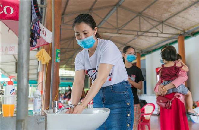 Bộ Y tế đề nghị các địa phương dừng một số dịch vụ không thiết yếu ảnh 1
