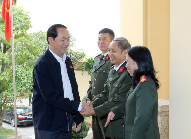 Chủ tịch nước Trần Đại Quang với các đại biểu tại buổi làm việc. (Ảnh: Nhan Sáng/TTXVN) Chủ tịch nước: Khẩn trương truy bắt tội phạm lẩn trốn ở nước ngoài ảnh 2