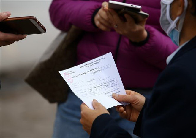 Hà Nội mở rộng xét nghiệm nhanh để sàng lọc người mắc COVID-19 ảnh 1