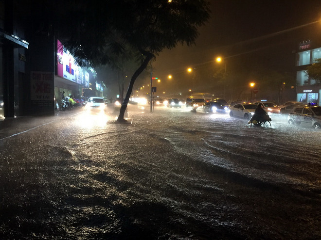 Trời mưa liên tục trong những ngày tới, Hà Nội có nguy cơ ngập úng ảnh 1