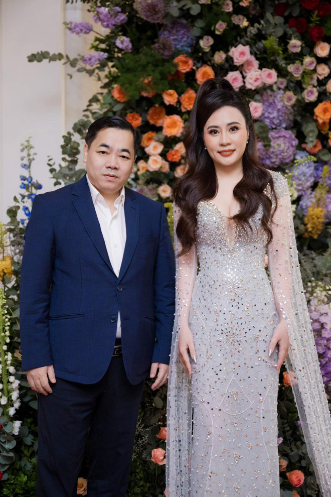 Cục phó Cục Nghệ thuật Biểu diễn Trần Hướng Dương và Trưởng ban tổ chức cuộc thi, bà Phan Kim Oanh. (Ảnh: BTC) Mrs Grand Vietnam 2023: Cuộc thi đấu tranh cho nữ quyền và bình đẳng ảnh 1