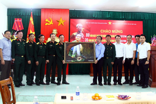 ttxvn_nghia tinh dong doi 4.jpg