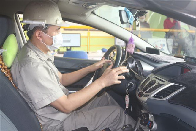 Nhiều xe ngoại tỉnh về Quảng Ninh đăng kiểm, tránh phải chờ đợi lâu ảnh 2