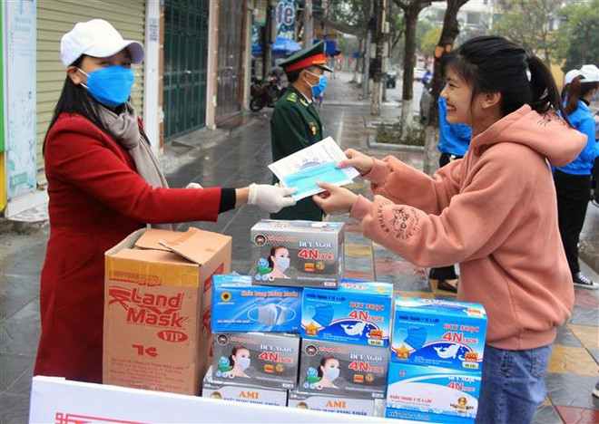 Thái Bình: Đình chỉ cơ sở sản xuất nước rửa tay không đúng quy định ảnh 1